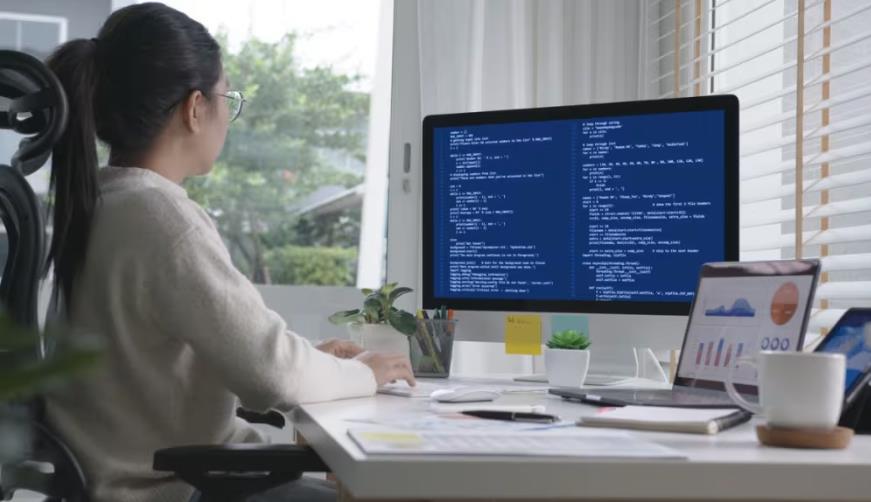 智慧零售新基建：成都软件开发公司如何构建全渠道商业操作系统？